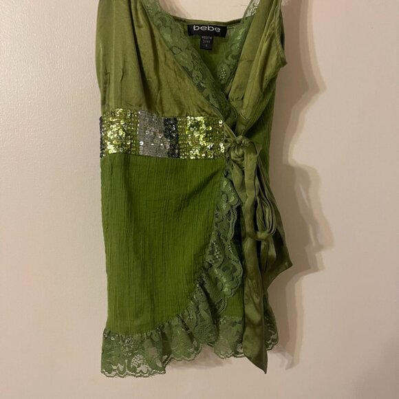 Beautiful Bebe Silk deep-Vneck Wrap Around tank with Lace and Sequins Size S - Picture 3 of 8